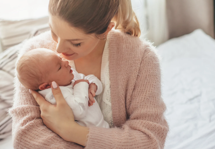 The Best Going Home Outfits for Canadian Moms: Postpartum Comfort & Style